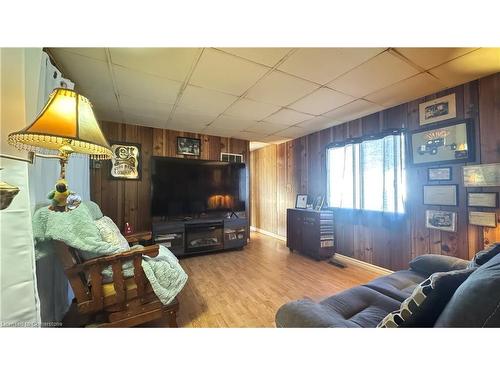 16-43969 Highway 3, Wainfleet, ON - Indoor Photo Showing Living Room