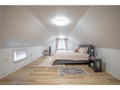 44 Sims Lock Road, Caledonia, ON - Indoor Photo Showing Bedroom