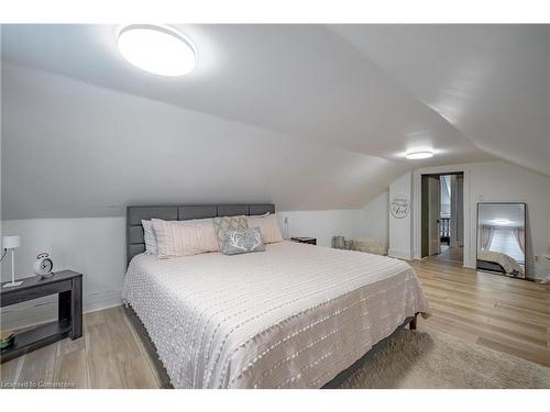 44 Sims Lock Road, Caledonia, ON - Indoor Photo Showing Bedroom