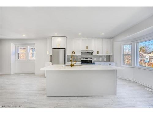 316 Houghton Avenue S, Hamilton, ON - Indoor Photo Showing Kitchen