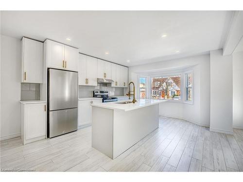 316 Houghton Avenue S, Hamilton, ON - Indoor Photo Showing Kitchen