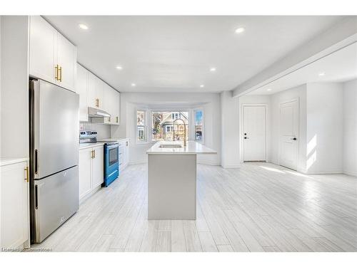 316 Houghton Avenue S, Hamilton, ON - Indoor Photo Showing Kitchen