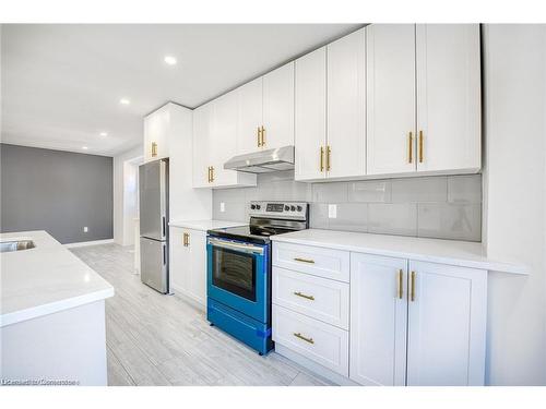 316 Houghton Avenue S, Hamilton, ON - Indoor Photo Showing Kitchen