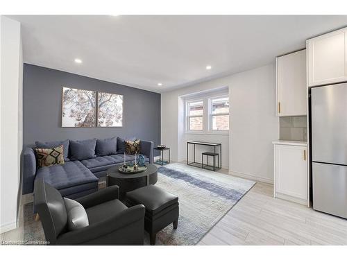 316 Houghton Avenue S, Hamilton, ON - Indoor Photo Showing Living Room