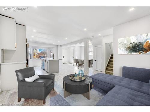 316 Houghton Avenue S, Hamilton, ON - Indoor Photo Showing Living Room