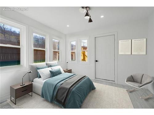 316 Houghton Avenue S, Hamilton, ON - Indoor Photo Showing Bedroom