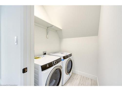 316 Houghton Avenue S, Hamilton, ON - Indoor Photo Showing Laundry Room