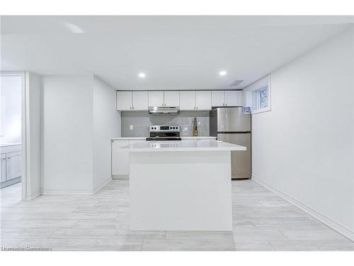 316 Houghton Avenue S, Hamilton, ON - Indoor Photo Showing Kitchen