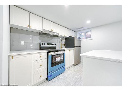 316 Houghton Avenue S, Hamilton, ON - Indoor Photo Showing Kitchen