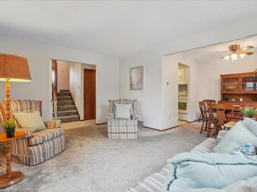 51 Loraine Drive, St. Catharines, ON - Indoor Photo Showing Living Room