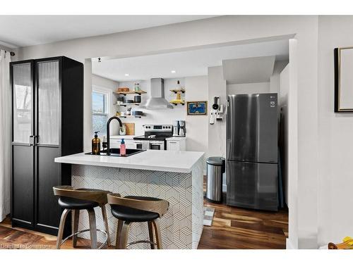 163 Cameron Avenue N, Hamilton, ON - Indoor Photo Showing Kitchen