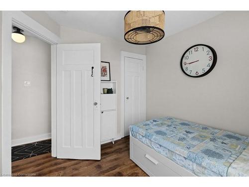 163 Cameron Avenue N, Hamilton, ON - Indoor Photo Showing Bedroom