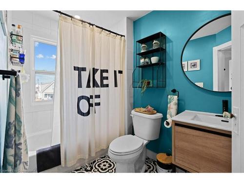 163 Cameron Avenue N, Hamilton, ON - Indoor Photo Showing Bathroom