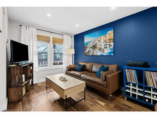 163 Cameron Avenue N, Hamilton, ON - Indoor Photo Showing Living Room