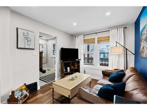 163 Cameron Avenue N, Hamilton, ON - Indoor Photo Showing Living Room