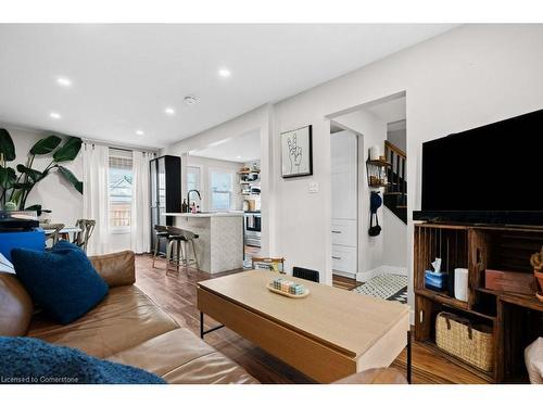 163 Cameron Avenue N, Hamilton, ON - Indoor Photo Showing Living Room