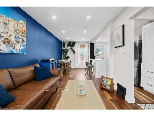 163 Cameron Avenue N, Hamilton, ON - Indoor Photo Showing Living Room