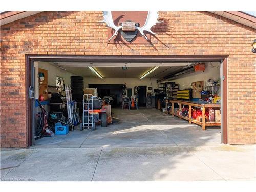 87 Third Road E, Stoney Creek, ON - Indoor Photo Showing Garage