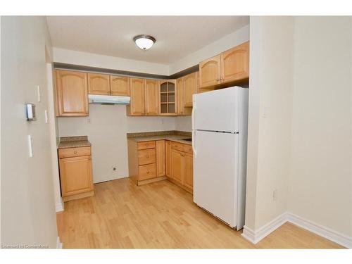 53-2185 Fairchild Boulevard, Burlington, ON - Indoor Photo Showing Kitchen