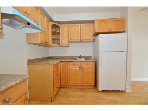 53-2185 Fairchild Boulevard, Burlington, ON - Indoor Photo Showing Kitchen