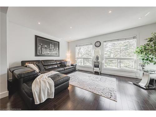 26-1155 Paramount Drive, Stoney Creek, ON - Indoor Photo Showing Living Room