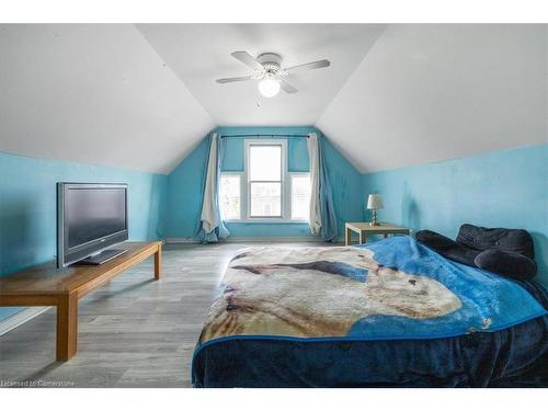 63 Clyde Street, Hamilton, ON - Indoor Photo Showing Bedroom