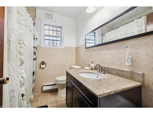 63 Clyde Street, Hamilton, ON - Indoor Photo Showing Bathroom