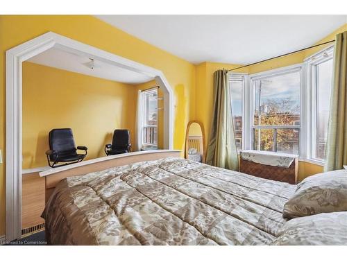 63 Clyde Street, Hamilton, ON - Indoor Photo Showing Bedroom