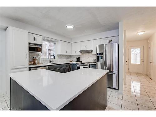 45 Critcher Avenue, Cambridge, ON - Indoor Photo Showing Kitchen With Upgraded Kitchen