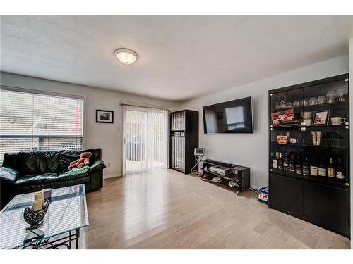 45 Critcher Avenue, Cambridge, ON - Indoor Photo Showing Living Room