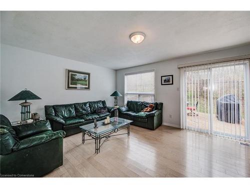 45 Critcher Avenue, Cambridge, ON - Indoor Photo Showing Living Room