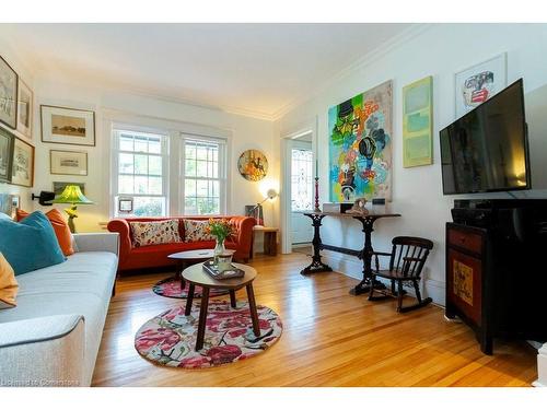 142 Pearl Street S, Hamilton, ON - Indoor Photo Showing Living Room