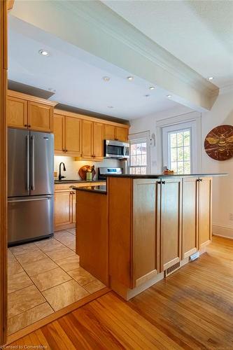 142 Pearl Street S, Hamilton, ON - Indoor Photo Showing Kitchen