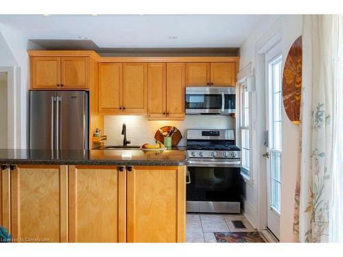 142 Pearl Street S, Hamilton, ON - Indoor Photo Showing Kitchen