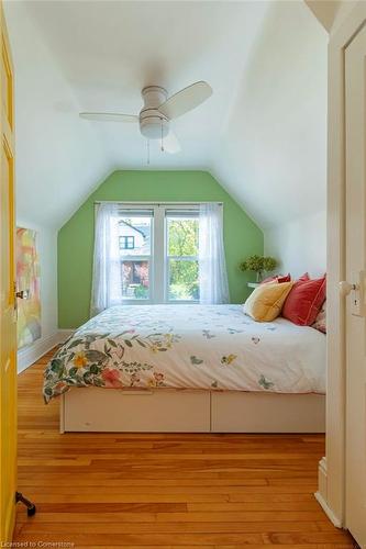 142 Pearl Street S, Hamilton, ON - Indoor Photo Showing Bedroom