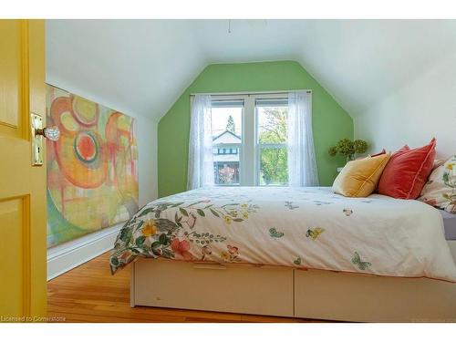 142 Pearl Street S, Hamilton, ON - Indoor Photo Showing Bedroom