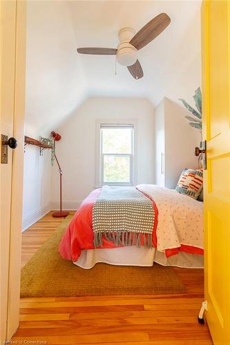 142 Pearl Street S, Hamilton, ON - Indoor Photo Showing Bedroom