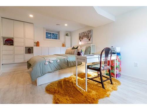 142 Pearl Street S, Hamilton, ON - Indoor Photo Showing Bedroom