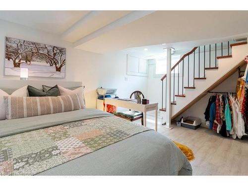 142 Pearl Street S, Hamilton, ON - Indoor Photo Showing Bedroom