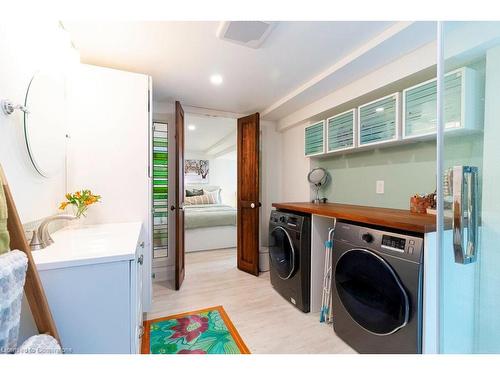 142 Pearl Street S, Hamilton, ON - Indoor Photo Showing Laundry Room