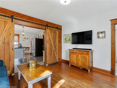 84 Garden Avenue, Brantford, ON - Indoor Photo Showing Living Room