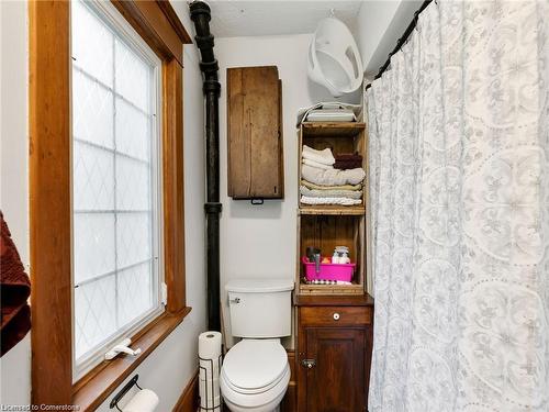 84 Garden Avenue, Brantford, ON - Indoor Photo Showing Bathroom