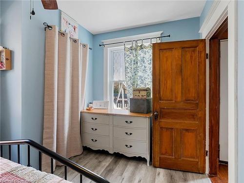 84 Garden Avenue, Brantford, ON - Indoor Photo Showing Bedroom