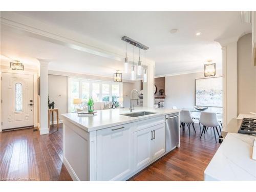 228 Plumtree Drive, Burlington, ON - Indoor Photo Showing Kitchen