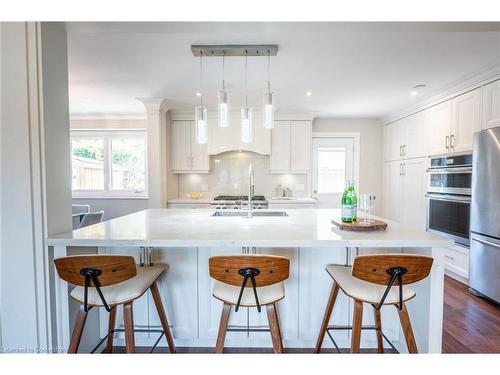 228 Plumtree Drive, Burlington, ON - Indoor Photo Showing Kitchen With Upgraded Kitchen