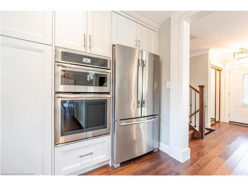 228 Plumtree Drive, Burlington, ON - Indoor Photo Showing Kitchen