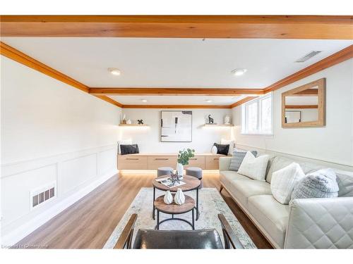 228 Plumtree Drive, Burlington, ON - Indoor Photo Showing Living Room