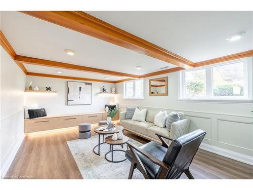 228 Plumtree Drive, Burlington, ON - Indoor Photo Showing Living Room