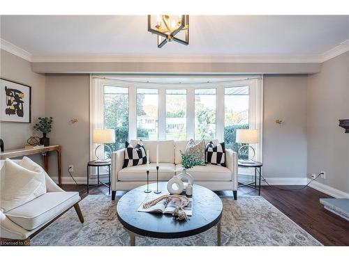 228 Plumtree Drive, Burlington, ON - Indoor Photo Showing Living Room