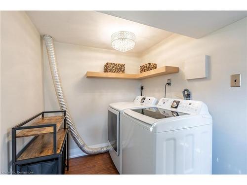 228 Plumtree Drive, Burlington, ON - Indoor Photo Showing Laundry Room